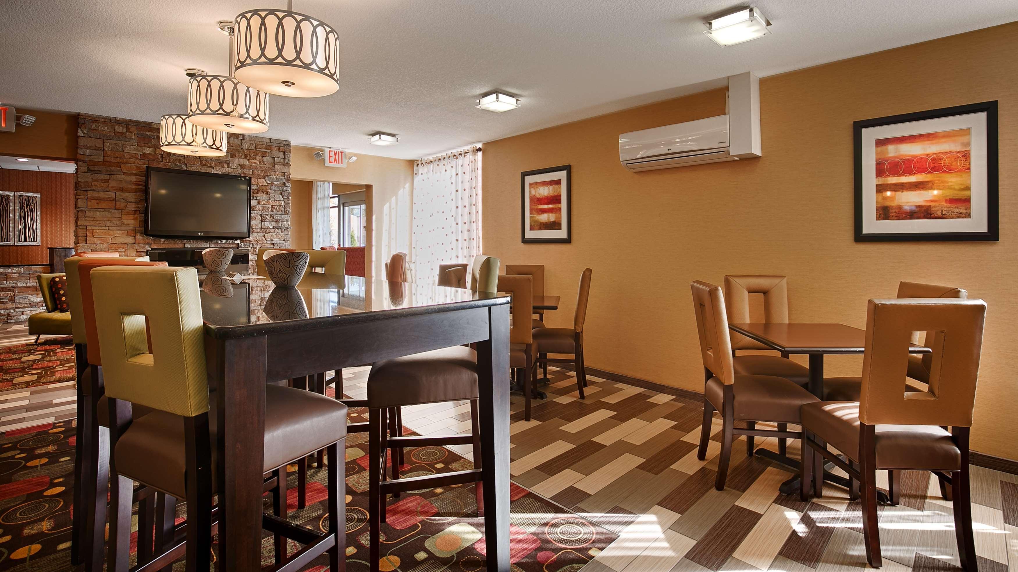 Best Western Luxbury Inn Fort Wayne Buitenkant foto