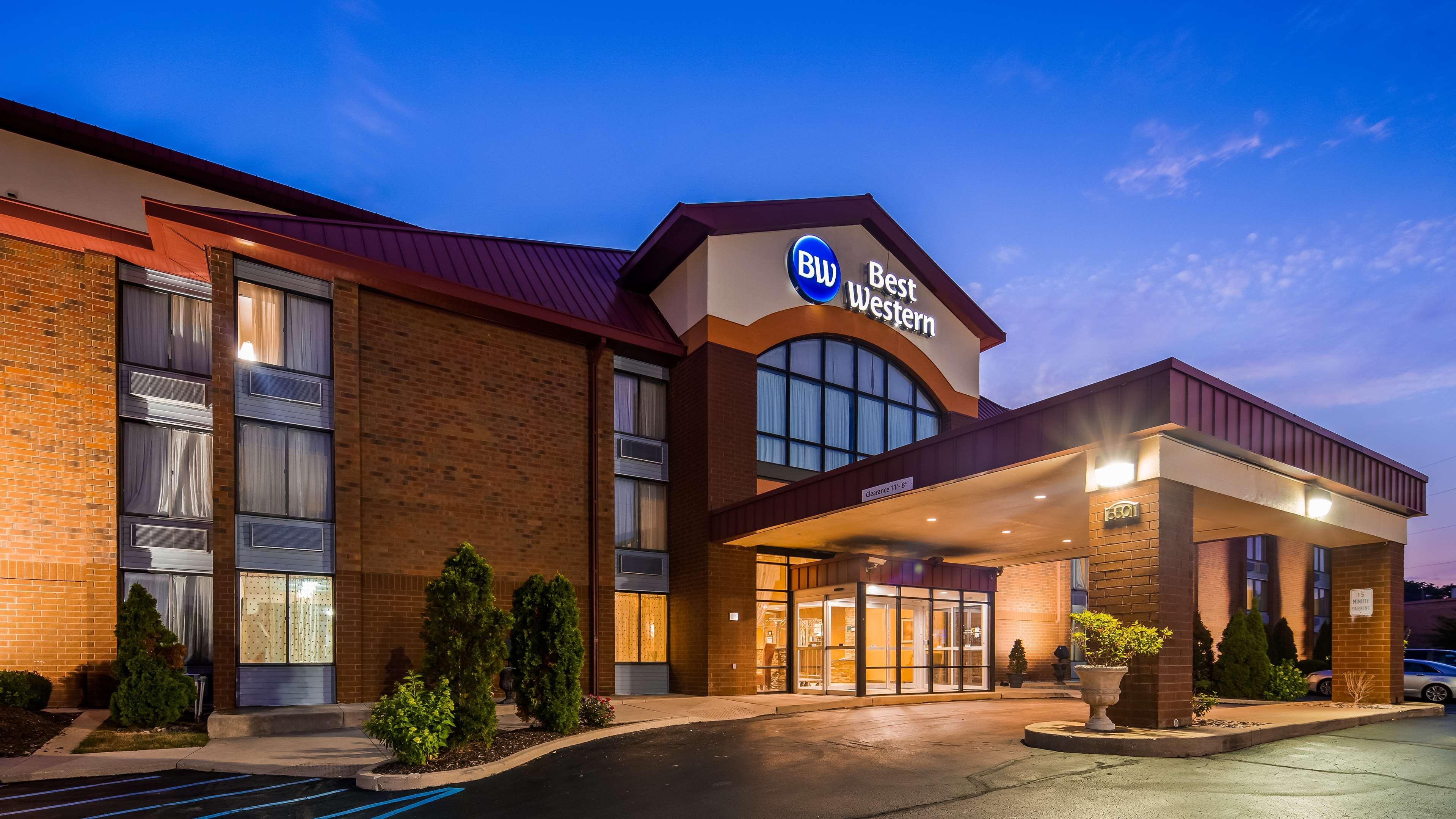 Best Western Luxbury Inn Fort Wayne Buitenkant foto