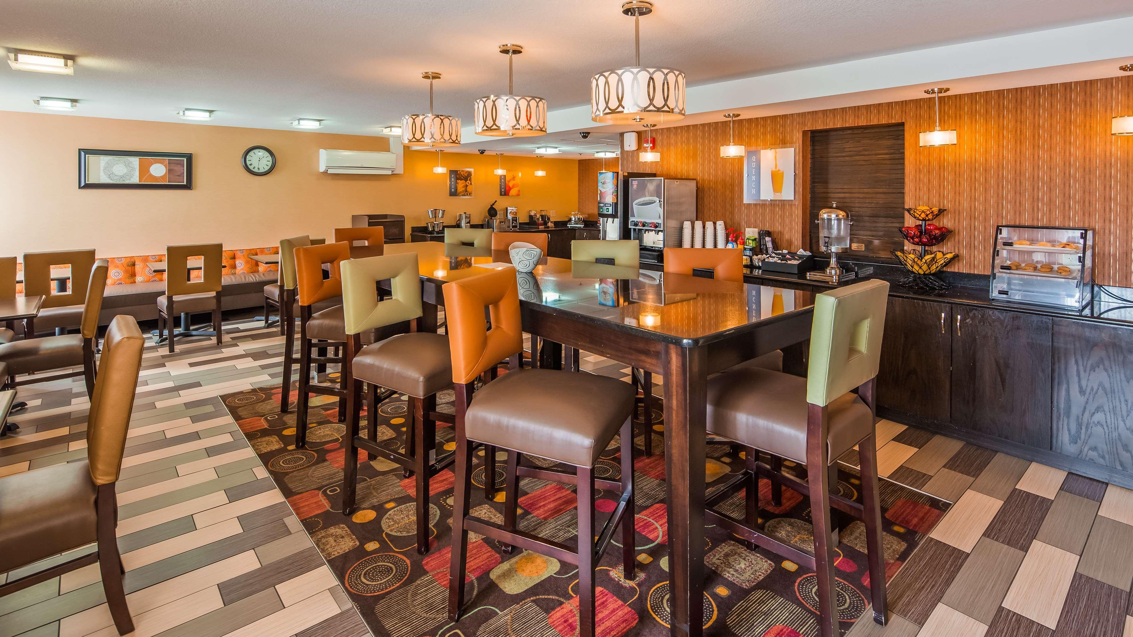 Best Western Luxbury Inn Fort Wayne Buitenkant foto