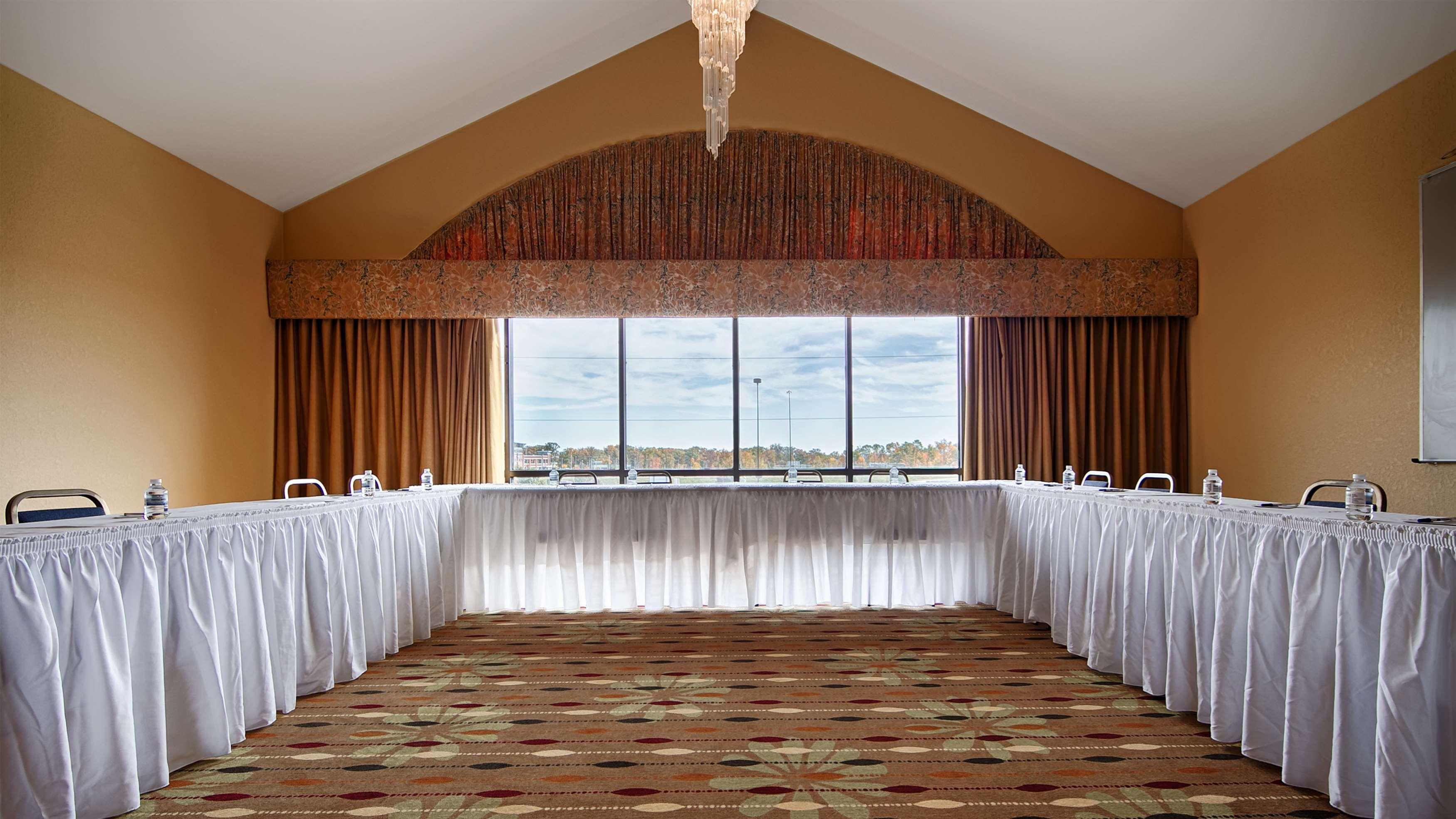 Best Western Luxbury Inn Fort Wayne Buitenkant foto