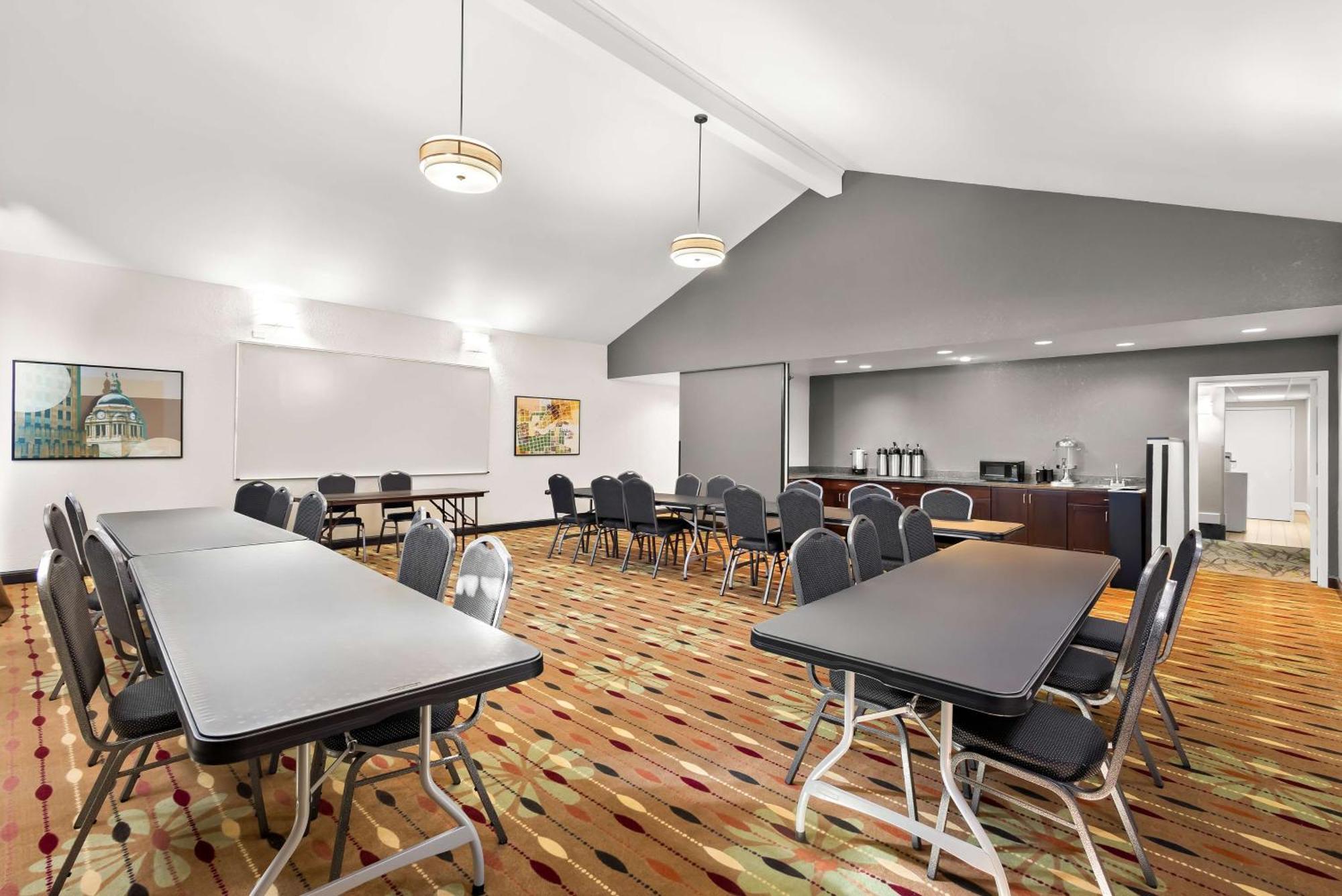 Best Western Luxbury Inn Fort Wayne Buitenkant foto