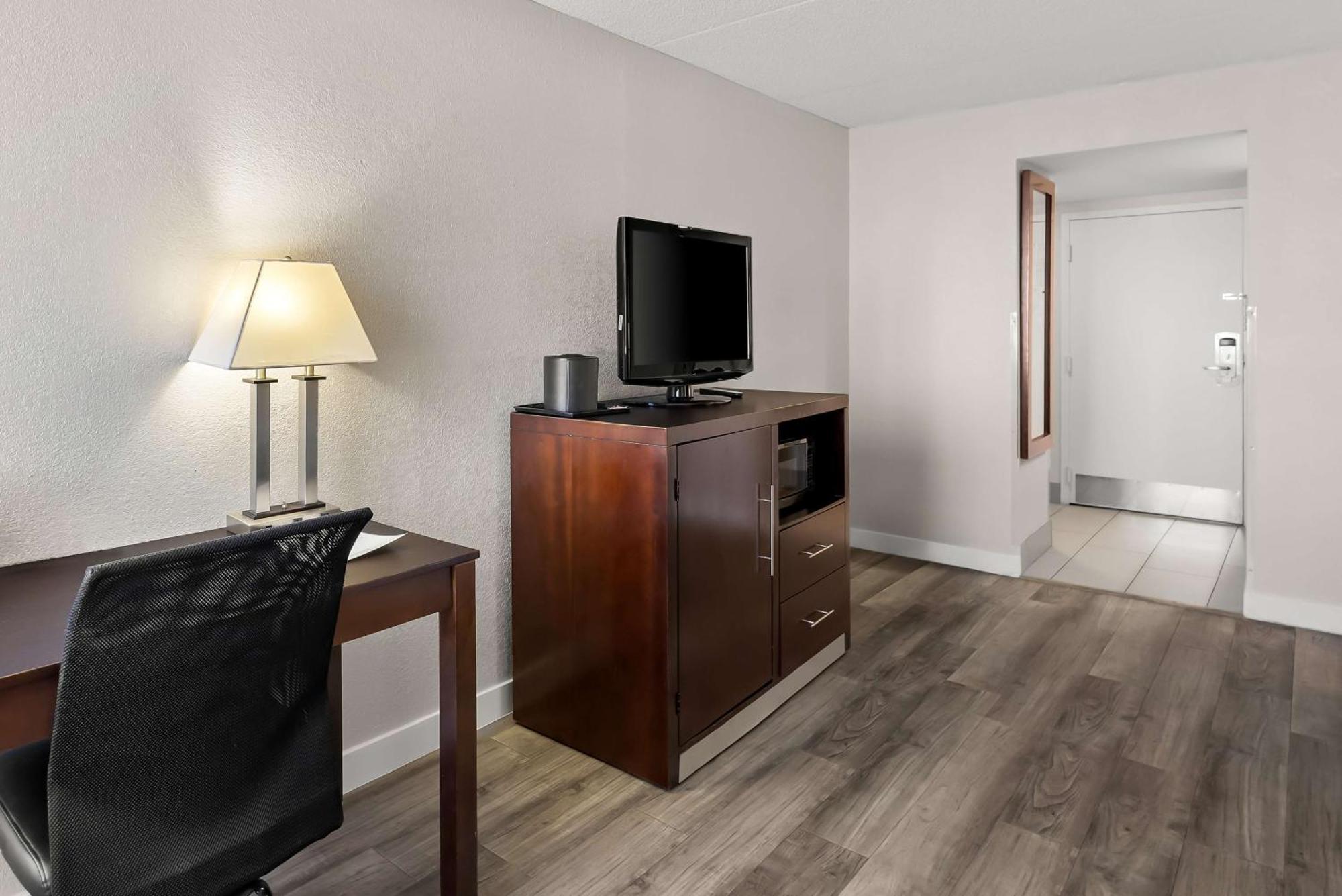 Best Western Luxbury Inn Fort Wayne Buitenkant foto