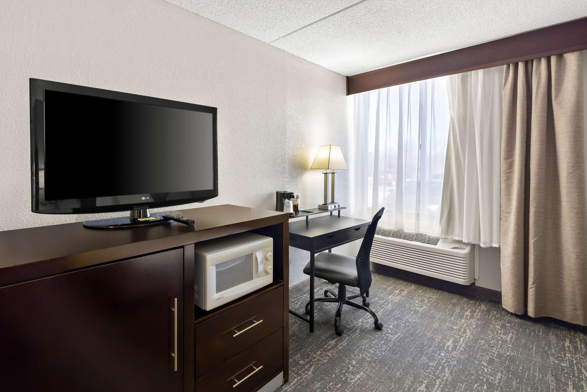 Best Western Luxbury Inn Fort Wayne Buitenkant foto