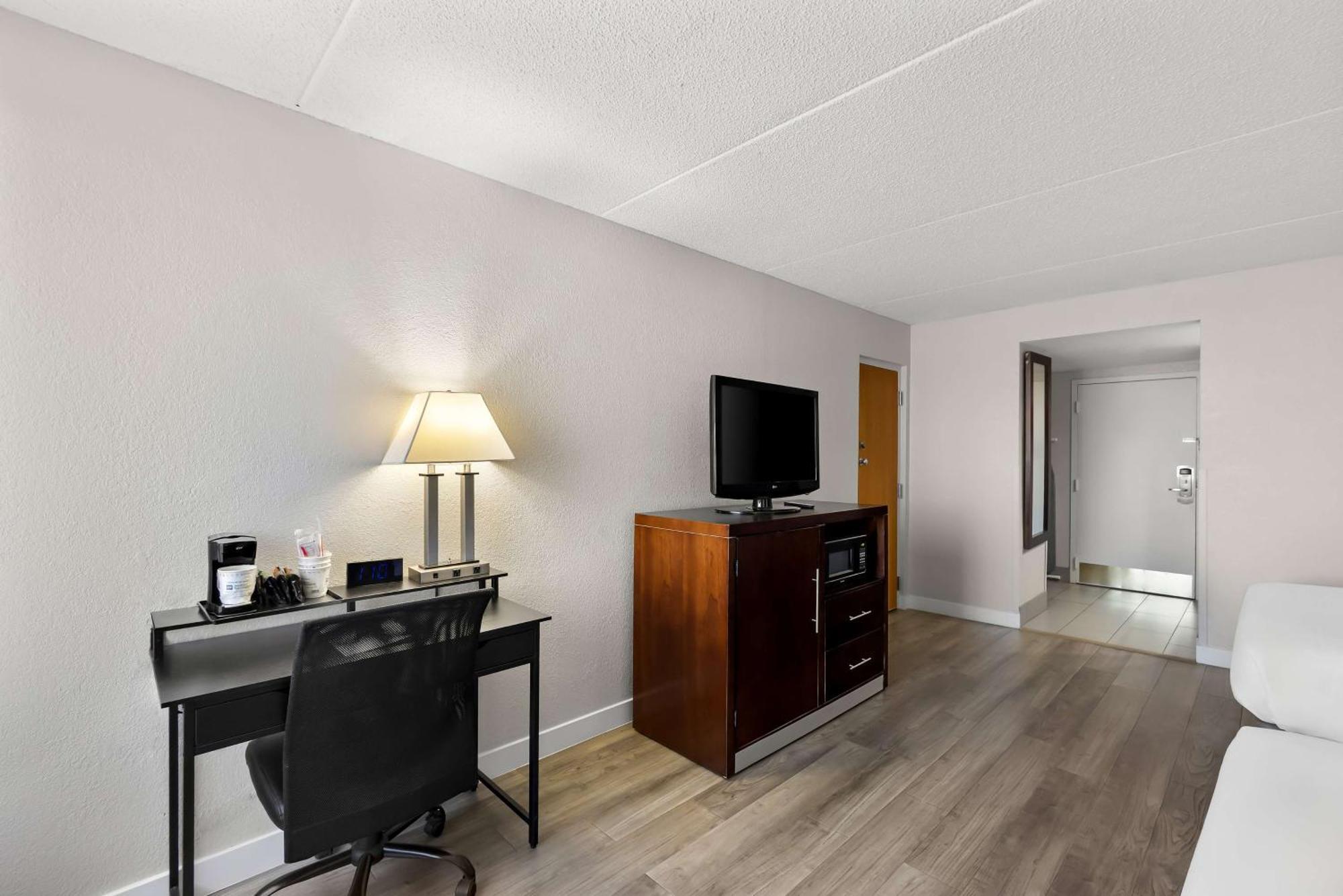 Best Western Luxbury Inn Fort Wayne Buitenkant foto