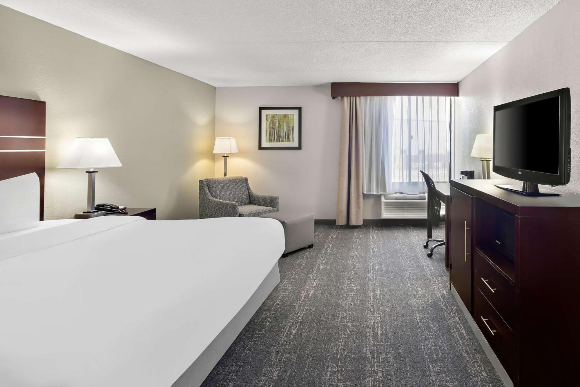 Best Western Luxbury Inn Fort Wayne Buitenkant foto